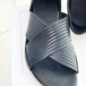 Ecco Sz 39 Black Sandals Flats with heel  NWOT